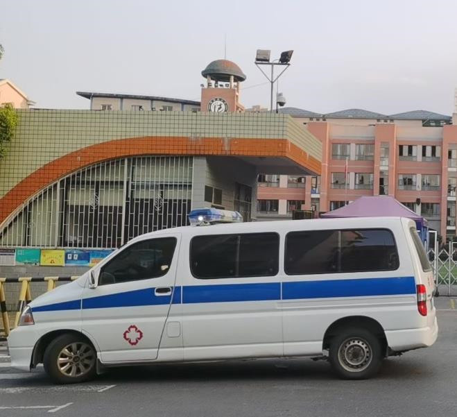 宜秀救护车出租护送骨折病人一公里多少钱